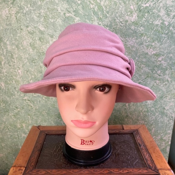COMHATS woman’s pink lined hat with bow - Picture 1 of 6